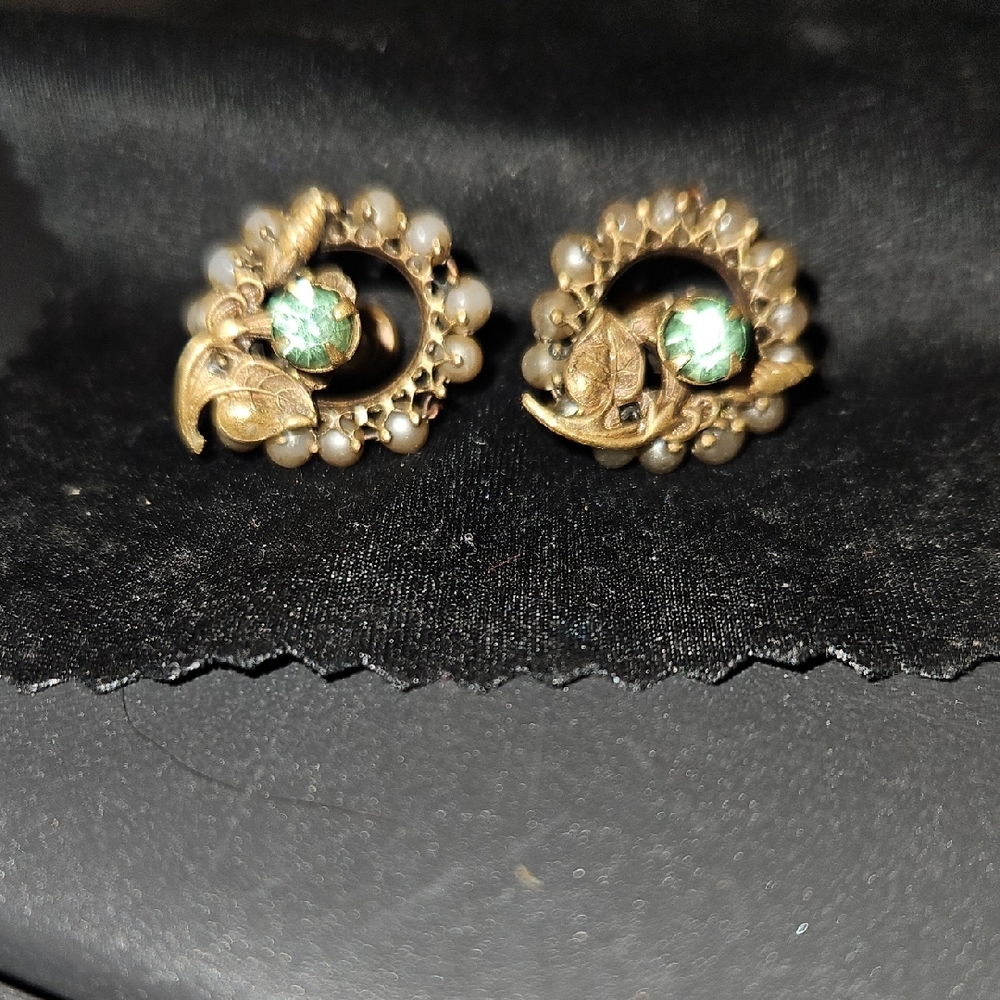 Elegant Vintage Gold and Green Screw On Earrings